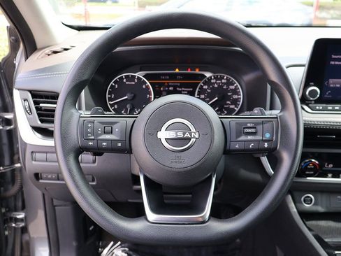 Used 2023 Nissan Rogue SV image 37