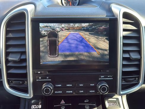 Used 2017 Porsche Cayenne image 24