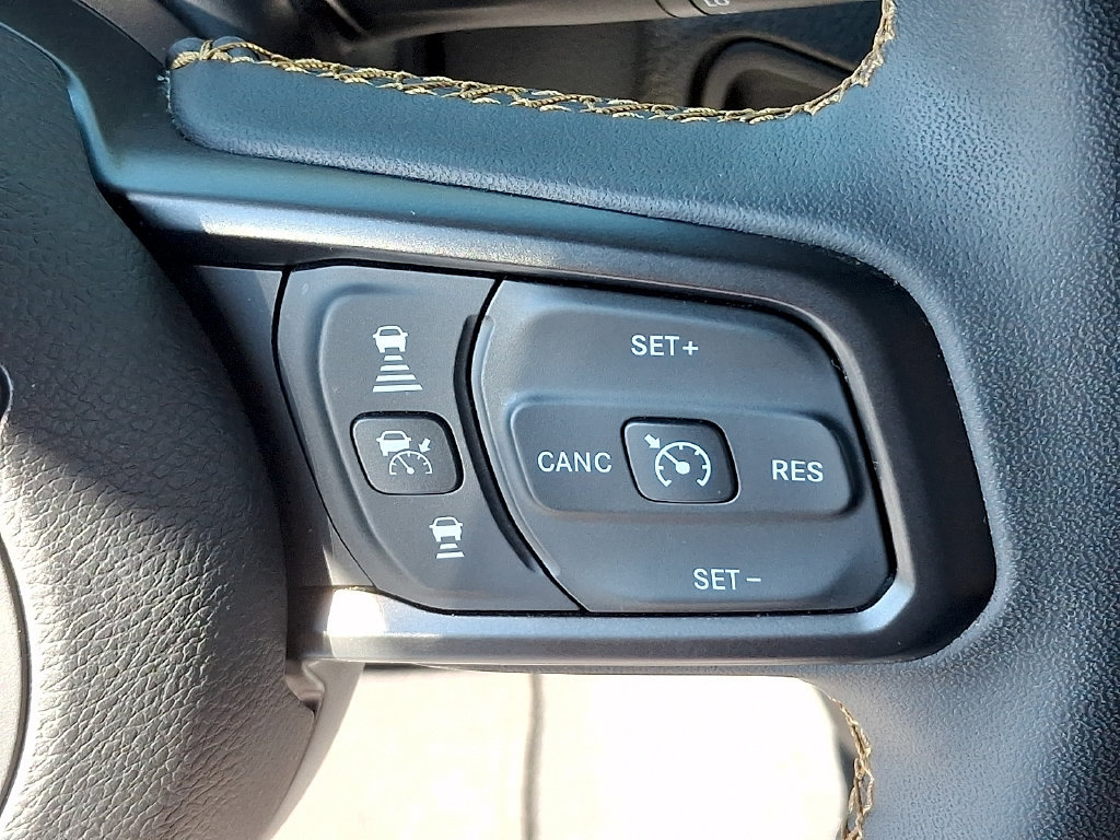 Used 2024 Jeep Wrangler Unlimited w/ Convenience Group AWD/4WD image 21