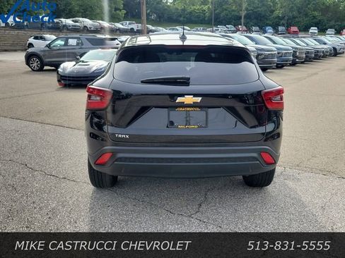 Used 2024 Chevrolet Trax LS w/ LS Convenience Package FWD image 4