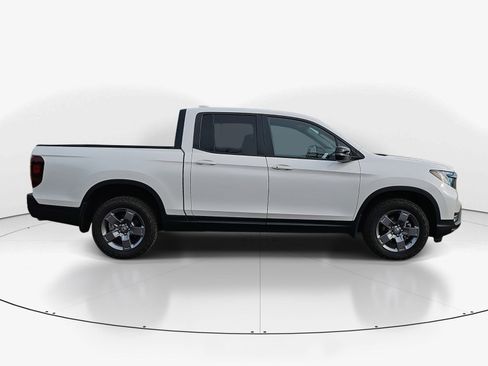 Used 2025 Honda Ridgeline TrailSport image 8