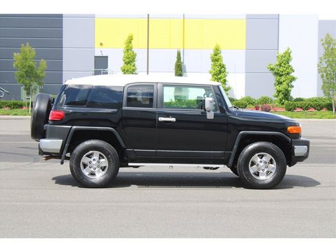 Used 2010 Toyota FJ Cruiser 4WD image 2