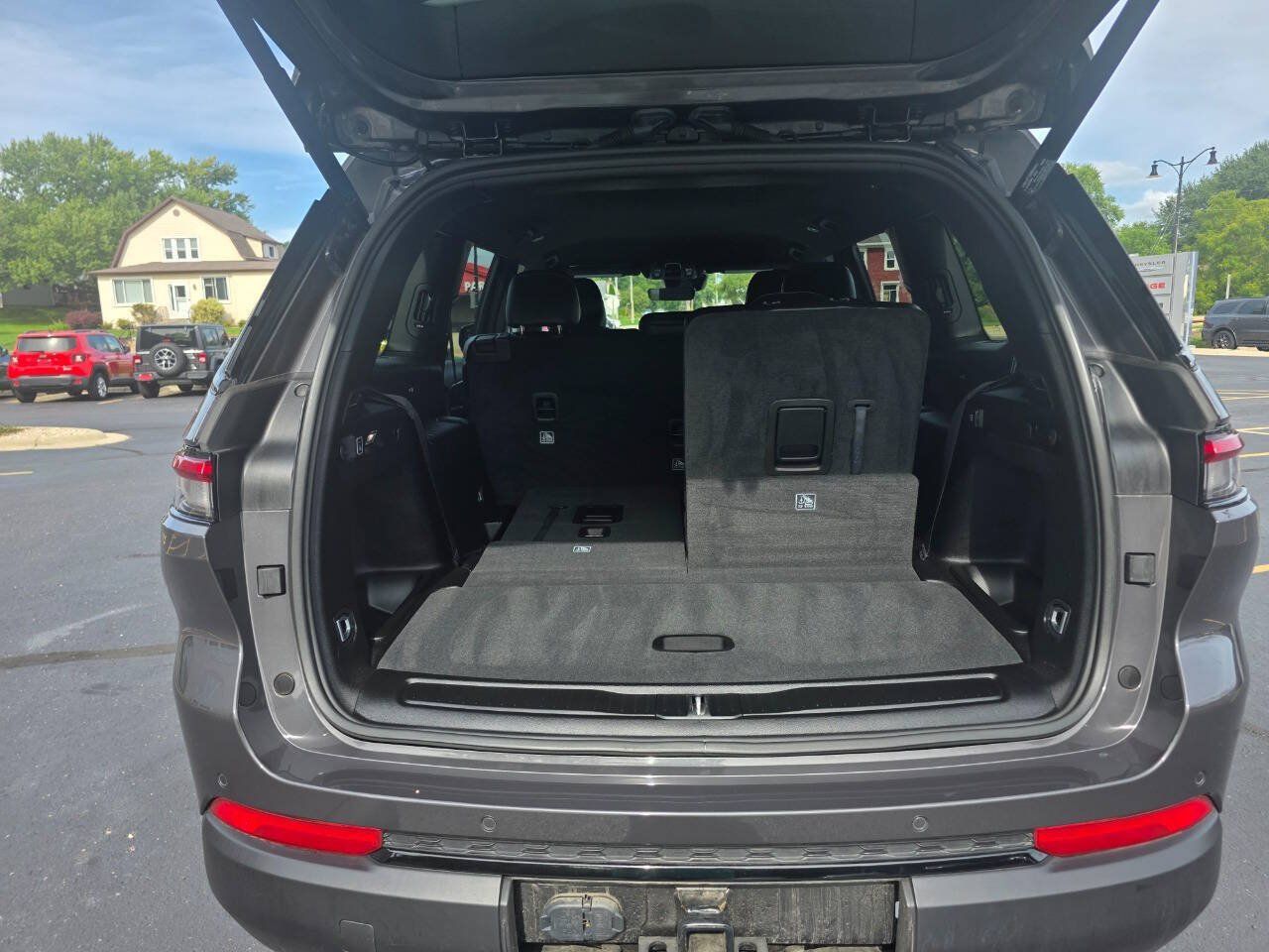 Used 2025 Jeep Grand Cherokee L Laredo AWD/4WD image 9