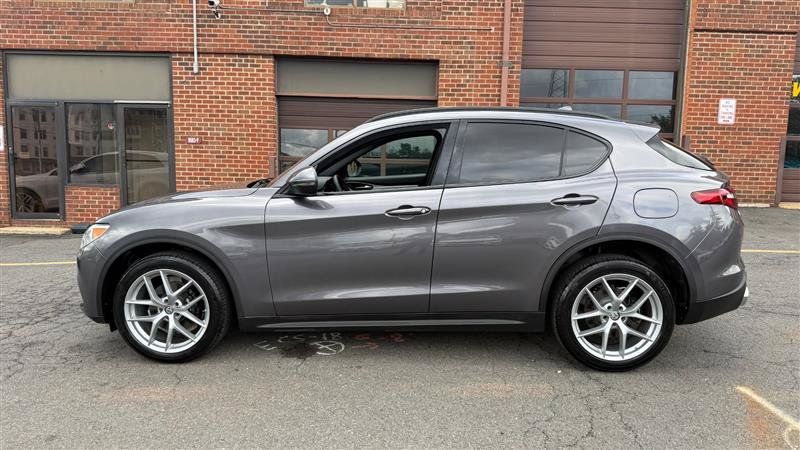 Used 2018 Alfa Romeo Stelvio Ti Sport AWD/4WD image 6
