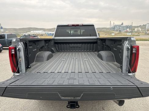 New 2025 GMC Sierra 3500 SLT image 18