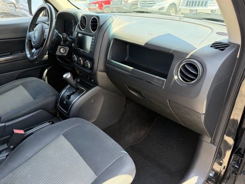 Used 2016 Jeep Patriot Latitude FWD image 14