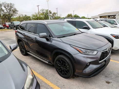 Used 2021 Toyota Highlander Limited image 7
