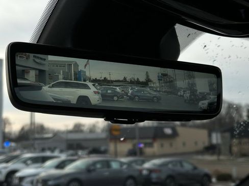 Used 2022 Jeep Grand Cherokee Overland w/ Adv Protech Group III image 54