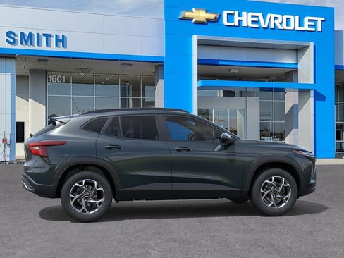 New 2026 Chevrolet Trax LT w/ Driver Confidence Package FWD image 5