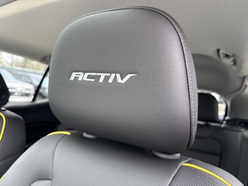 Used 2024 Chevrolet Trax ACTIV w/ Sunroof Package FWD image 17