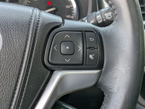 Used 2015 Toyota Highlander Limited image 26