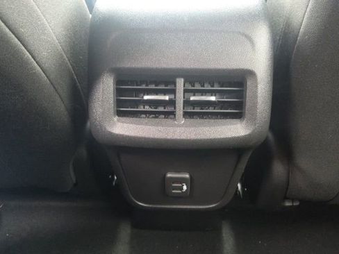 Used 2024 Chevrolet Equinox LT FWD image 18