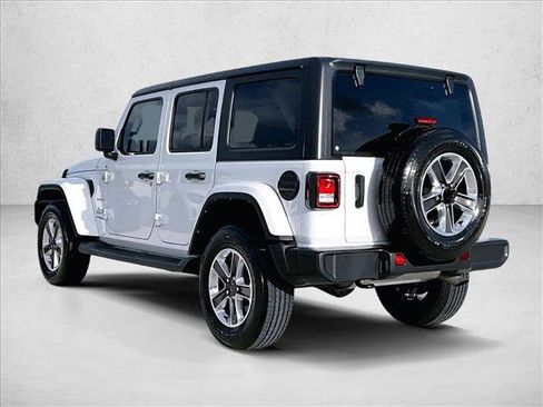Used 2022 Jeep Wrangler Unlimited Sahara AWD/4WD image 13