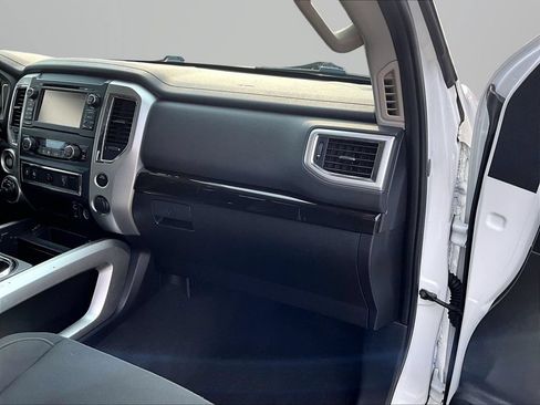 Used 2018 Nissan Titan SV w/ SV Convenience Package AWD/4WD image 18