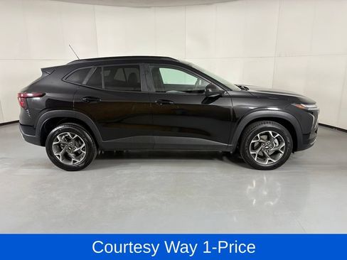 Used 2024 Chevrolet Trax LT FWD image 12