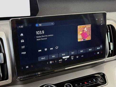 Used 2025 Ford Expedition Active image 35