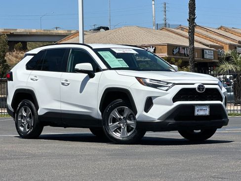 Used 2024 Toyota RAV4 XLE AWD/4WD image 8