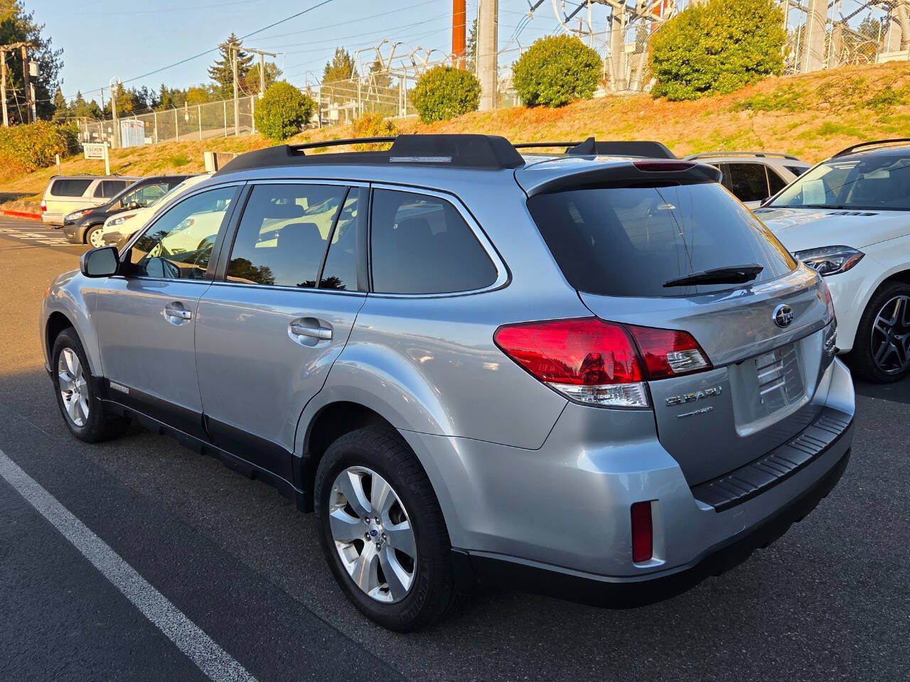 Used 2012 Subaru Outback 3.6R Limited AWD/4WD image 5