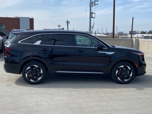 New 2026 Kia Sorento EX w/ EX Premium Package FWD image 2