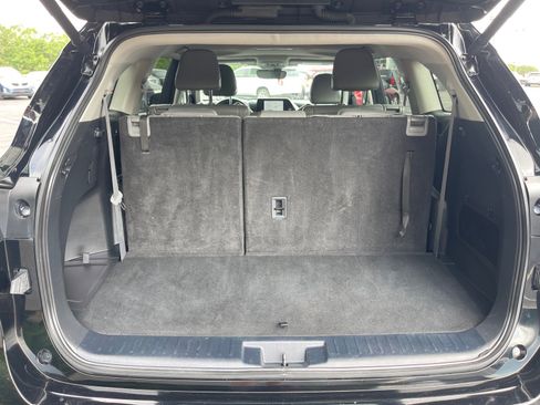 Used 2024 Toyota Highlander XLE FWD image 16