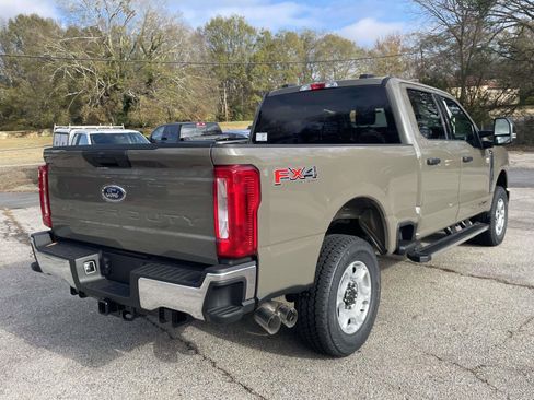 New 2026 Ford F250 XLT w/ FX4 Off-Road Package image 3