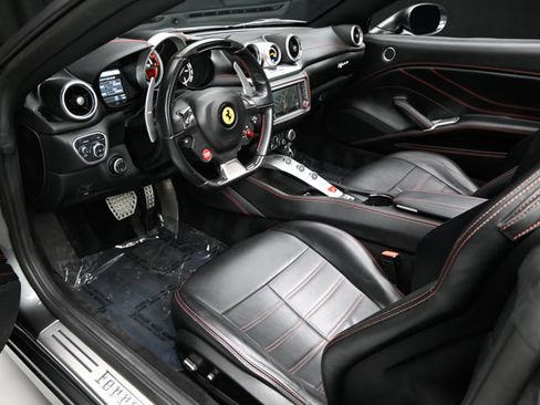 Used 2016 Ferrari California T image 58