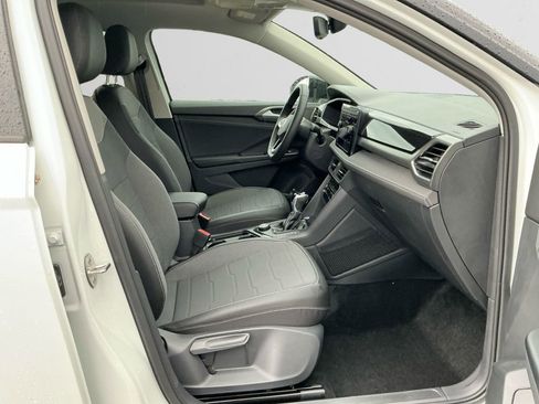 New 2025 Volkswagen Taos SE image 15