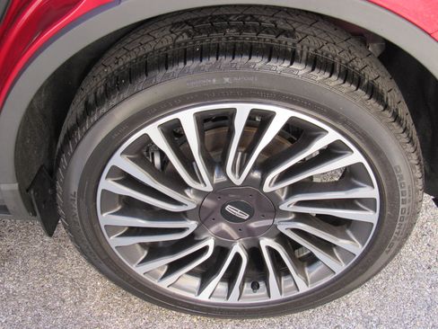 Used 2022 Lincoln Corsair Reserve w/ Equipment Group 201A image 10