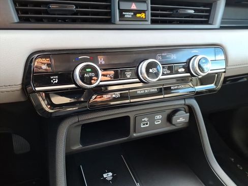 Used 2025 Honda Pilot EX-L image 25