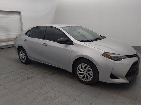 Used 2018 Toyota Corolla LE image 11