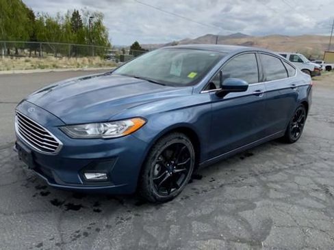 Used 2019 Ford Fusion SE w/ Equipment Group 151A FWD image 4