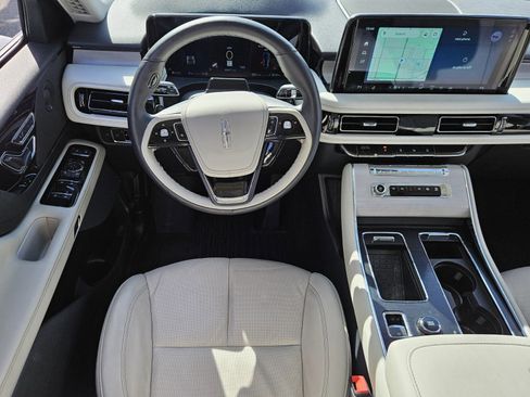 Used 2025 Lincoln Aviator Reserve image 15