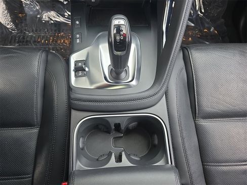 Used 2019 Jaguar E-PACE SE image 28