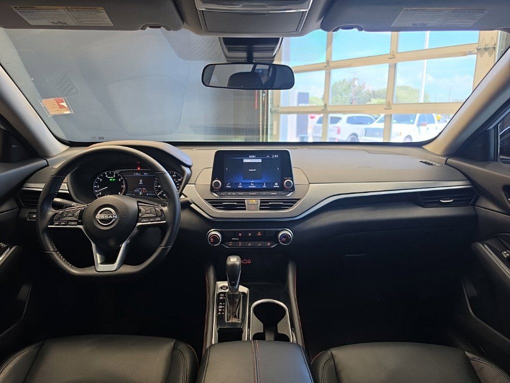 Used 2024 Nissan Altima 2.5 SR FWD image 17