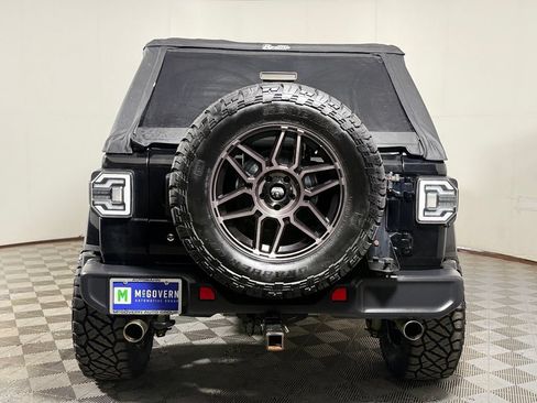 Used 2019 Jeep Wrangler Unlimited Sahara w/ Uconnect 4C Nav & Sound Group AWD/4WD image 5