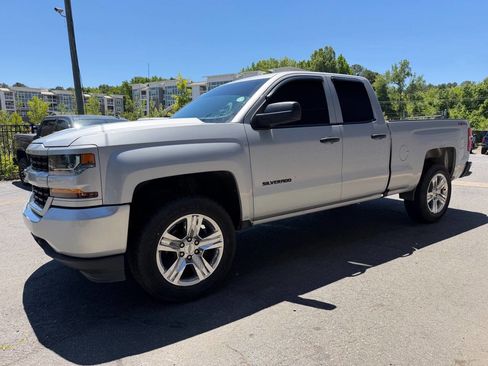 Used 2017 Chevrolet Silverado 1500 Custom w/ Custom Convenience Package AWD/4WD image 4