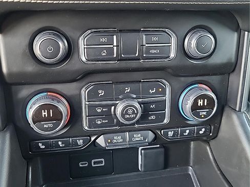 Used 2023 Chevrolet Tahoe Premier AWD/4WD image 25