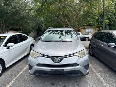 Used 2017 Toyota RAV4 LE FWD image 2
