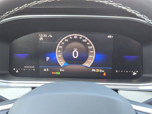 New 2026 Volkswagen Taos SE image 13