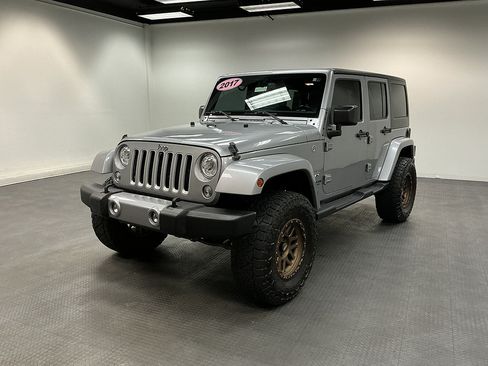 Used 2017 Jeep Wrangler Unlimited Sahara w/ Connectivity Group AWD/4WD image 1
