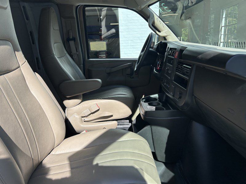 Used 2026 Chevrolet Express 2500 RWD image 12