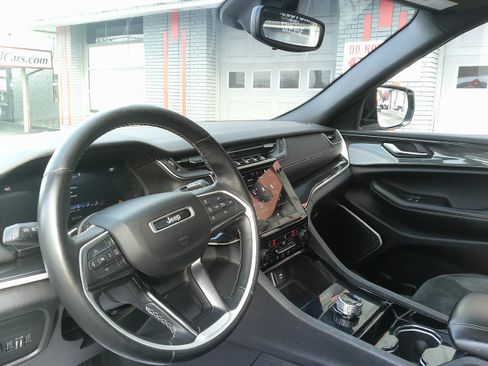 Used 2022 Jeep Grand Cherokee L Laredo image 23