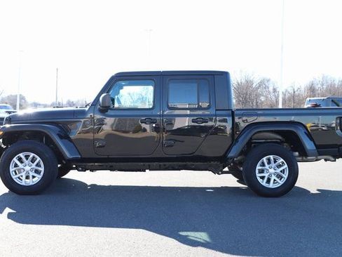 Used 2023 Jeep Gladiator Sport AWD/4WD image 3