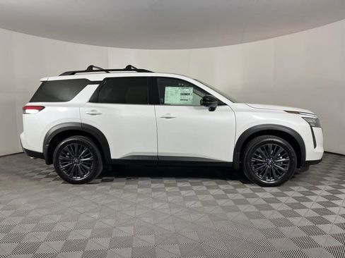 New 2026 Nissan Pathfinder SL w/ SL Premium Package image 11