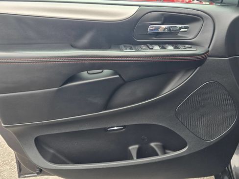 Used 2019 Dodge Grand Caravan GT FWD image 17