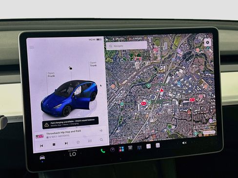 Used 2024 Tesla Model Y Long Range AWD/4WD image 21