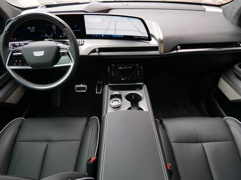 Certified 2026 Cadillac Vistiq Platinum AWD/4WD image 14