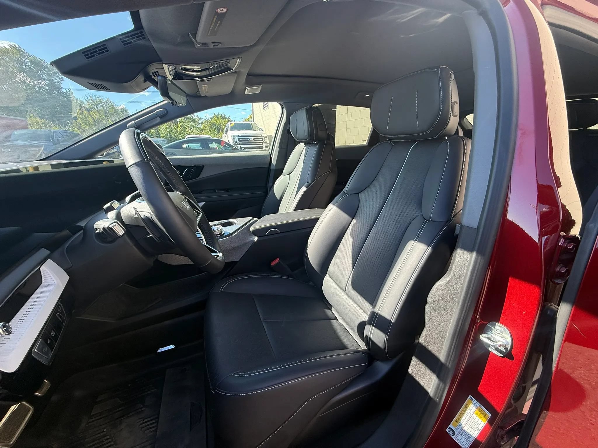 Used 2025 Cadillac Optiq Sport 2 w/ LPO, Floor Liner Package AWD/4WD image 19