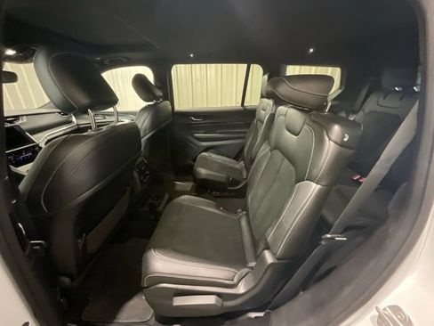 Used 2025 Jeep Grand Cherokee L Altitude AWD/4WD image 11