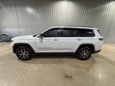 Used 2023 Jeep Grand Cherokee L Limited w/ Luxury Tech Group II AWD/4WD image 2
